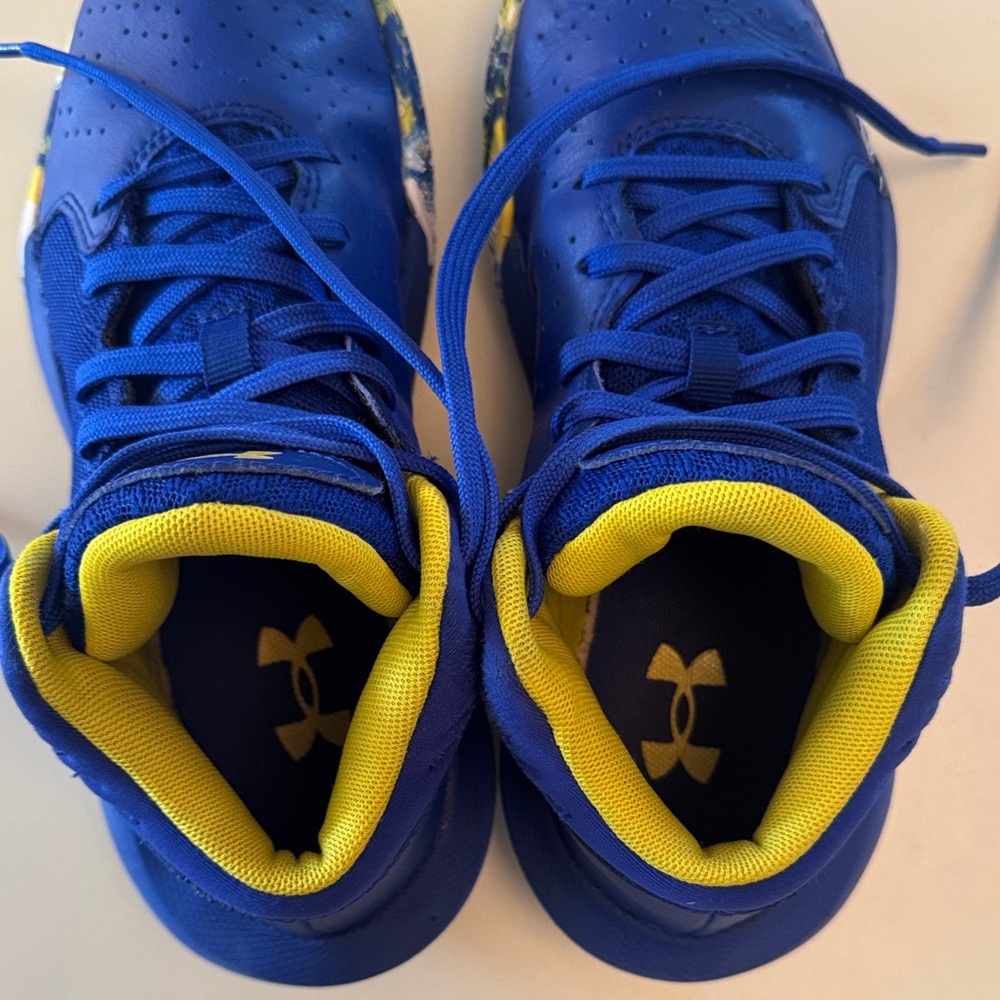 Under Armour Jet 21 Basketball shoes. Boys 4Y. - Picture 4 of 7